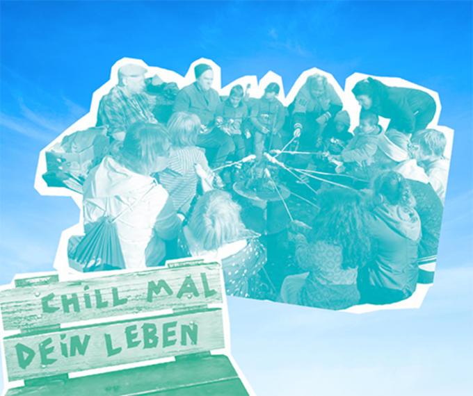 Das Titelbild zeigt eine Gruppe von Kindern und Erwachsenen beim Stockbrotessen und eine Sitzbank mit der Aufschrift Chill mal dein Leben