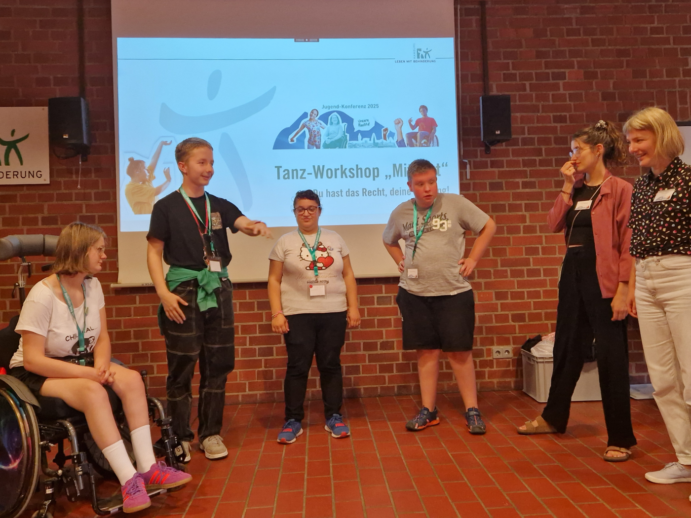 Teilnehmer*innen des Tanz-Workshops Mit Mut!