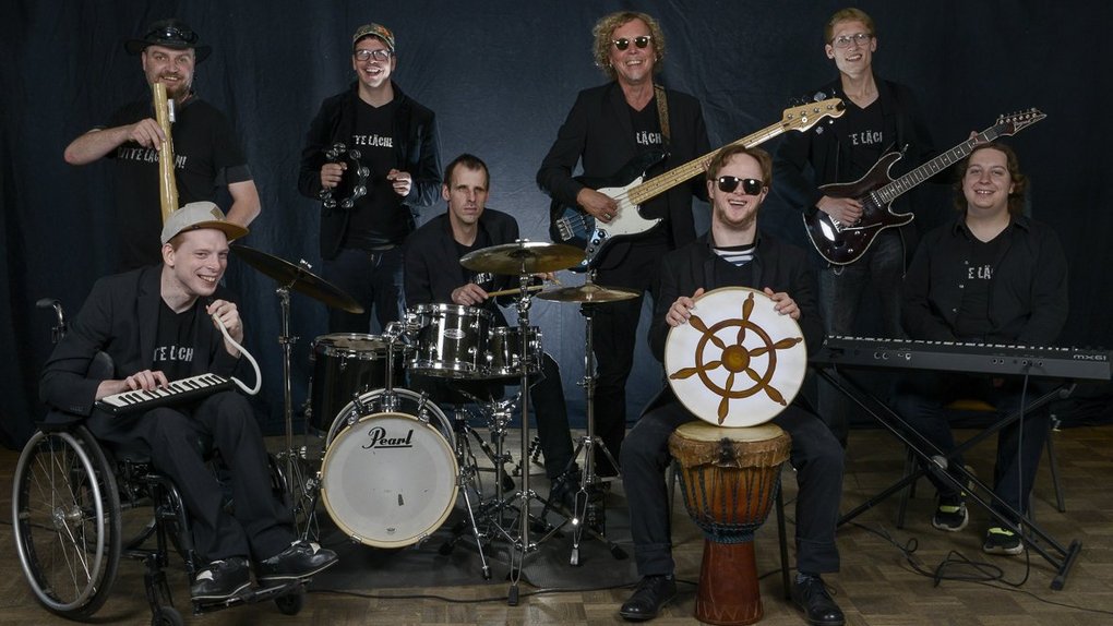 Bitte Lächeln mit ihren Instrumenten