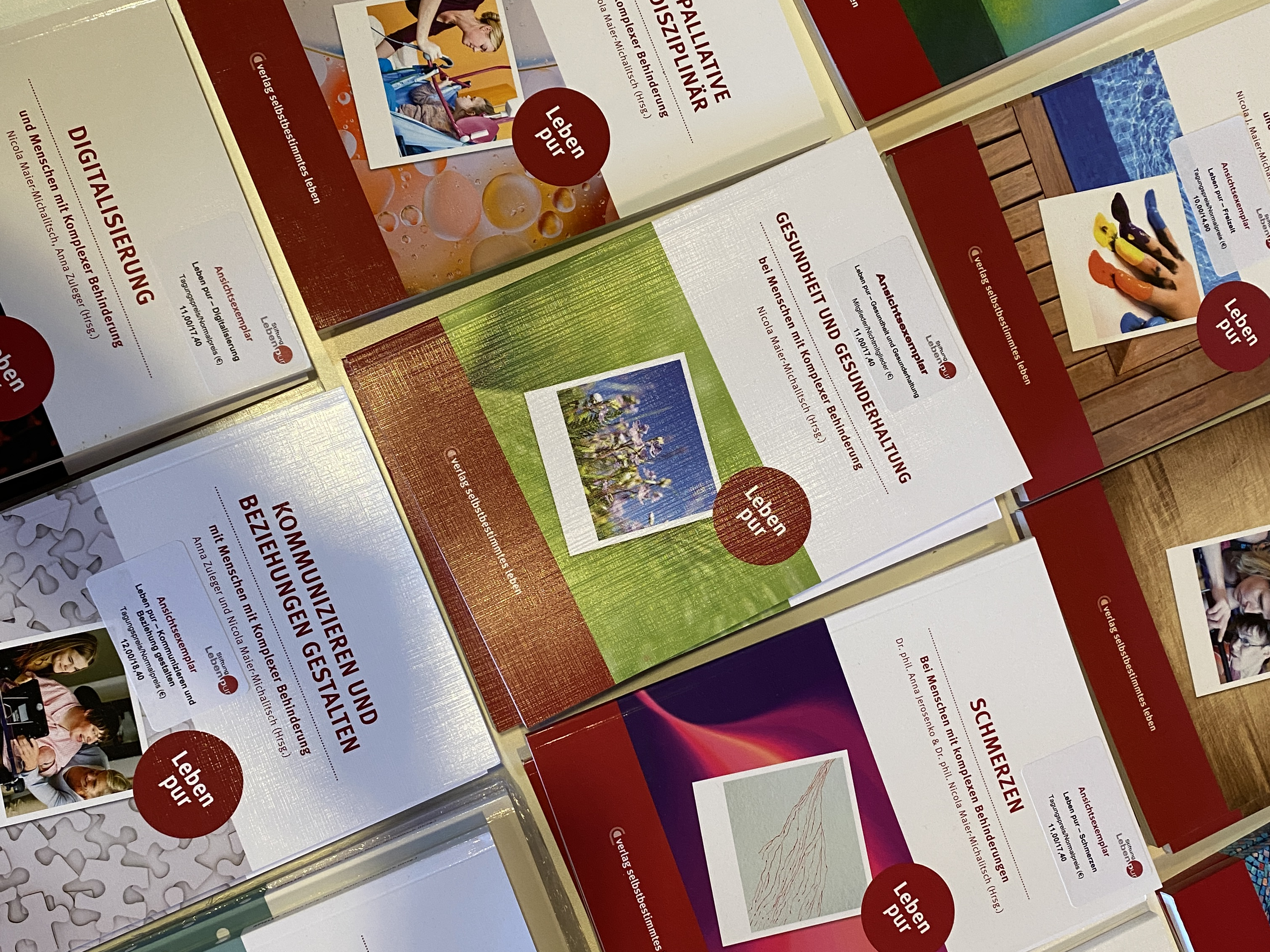 Bücher der Stiftung Leben pur